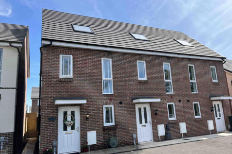 WELCOME TO REDWING A STYLISH THREE BEDROOM HOME A