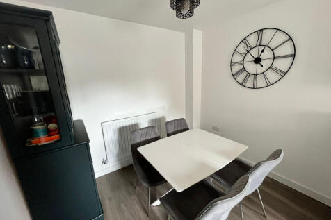 Kitchen / Dining Area