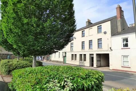 A LARGE &amp; SPACIOUS TOWN APARTMENT..