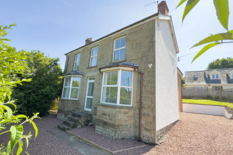 DETACHED &amp; RECENTLY RENOVATED - FAR REACHING VIEW