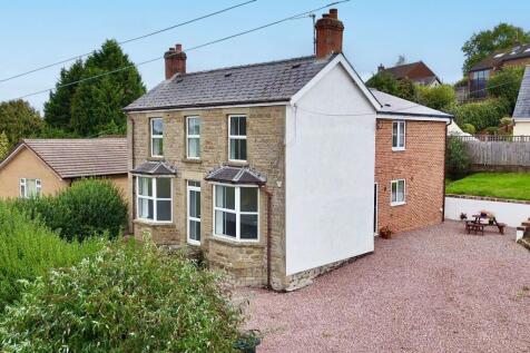 DETACHED &amp; RECENTLY RENOVATED - FAR REACHING VIEW