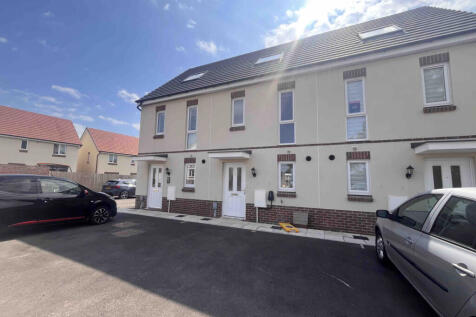 MOSELEY END: Three storey, three-bedroom property