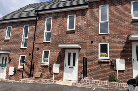MOSELEY MID: Three Storey home, ready for immedia