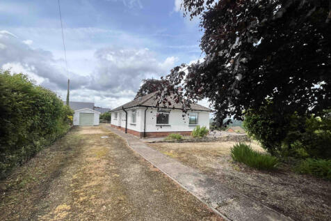 A STUNNING DETACHED BUNGALOW OFFERING EXPANSIVE V