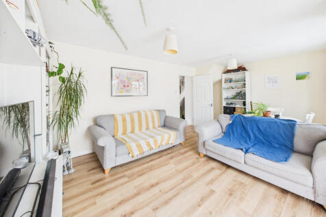 Living Room/Dining Area