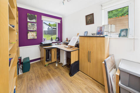 Bedroom / Study
