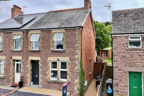Beautifully Presented Stone Cottage Overlooking t
