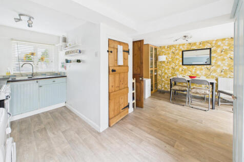 Kitchen / Dining Area