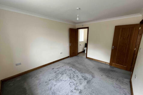 MASTER BEDROOM WITH EN-SUITE