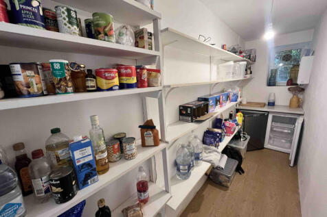 WALK-IN PANTRY