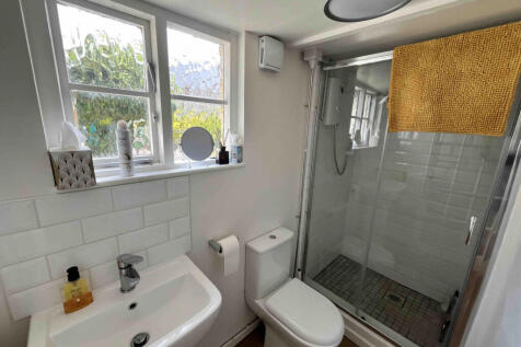 GROUND FLOOR SHOWER ROOM