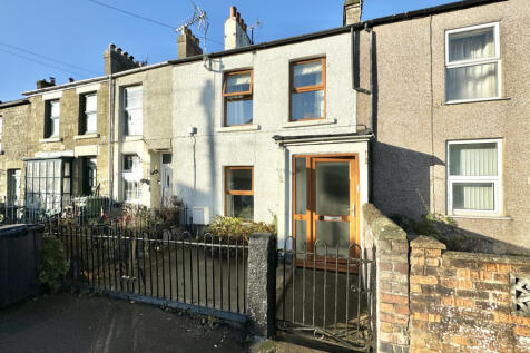 Two Double Bedroom Home with Character &amp; Charm!