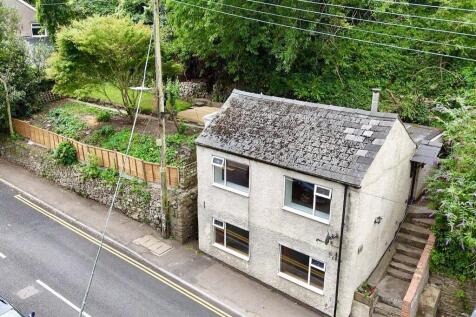 Detached Character Cottage in Village Location