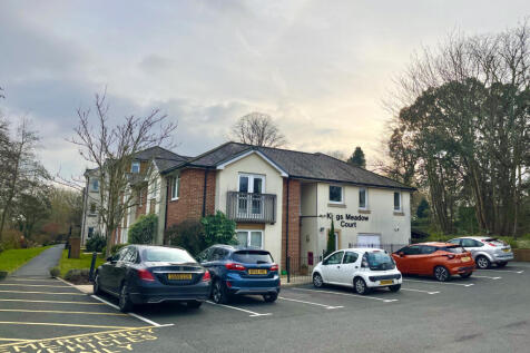 SOUGHT-AFTER TWO-BEDROOM APARTMENT ON POPULAR RET