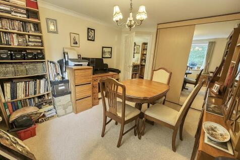 Bedroom 1 / Dining Room
