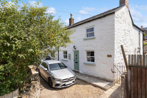 Charming Three Bedroom Character Cottage with Exc