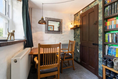 SNUG/OFFICE /DINING AREA