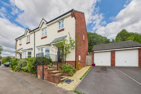 Beautiful &amp; Spacious Three Bedroom Family Home!