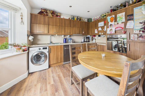 Kitchen / Dining Area