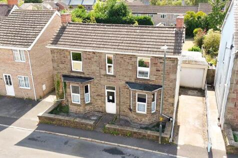 3/4 Bedroom detached home, with a large garden - 