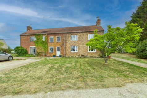 Stunning Rural Retreat! Five Bedroom Farmhouse wi