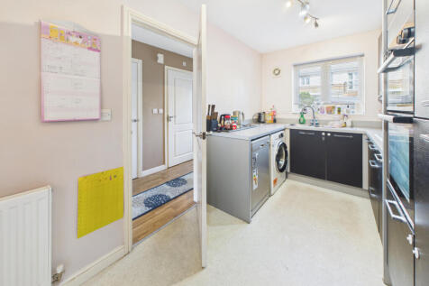 Kitchen / Dining Area