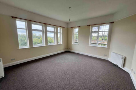 LARGE LIVING ROOM