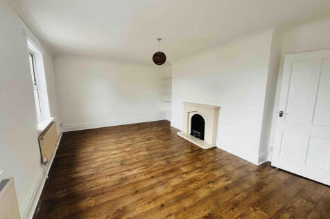 LARGE LIVING ROOM