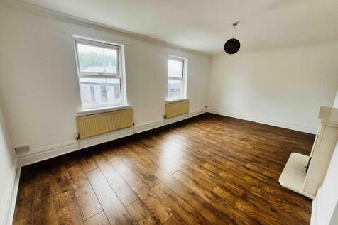 LARGE LIVING ROOM