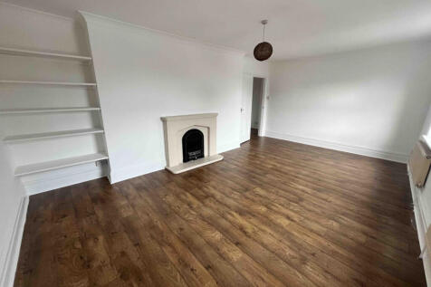LARGE LIVING ROOM