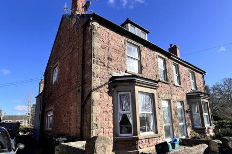 First Floor Studio Apartment near Bathhurst Park