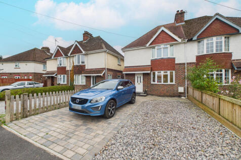 Stunning Three Bedroom Town House in Sought-After