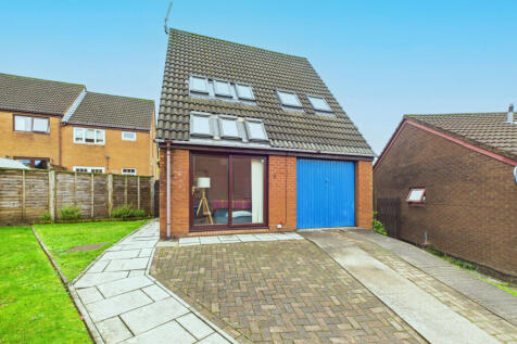 Beautiful Three Bedroom Detached Home, with Canal