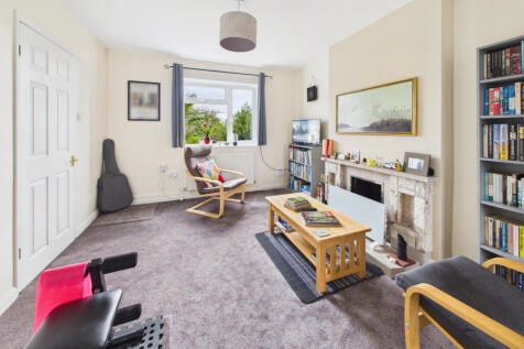 Lounge / Dining Area