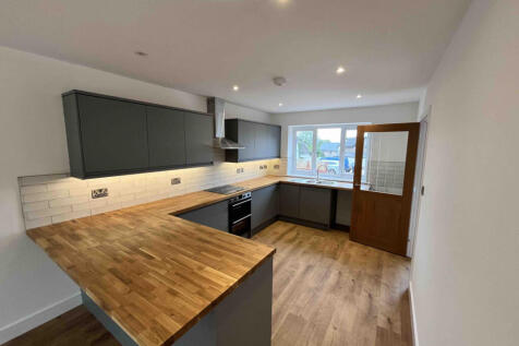 KITCHEN/BREAKFAST