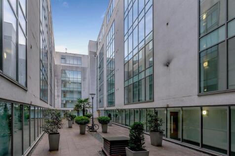 ludgate courtyard.jpg