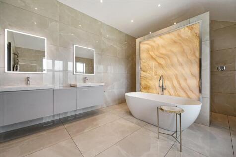 Main En-Suite