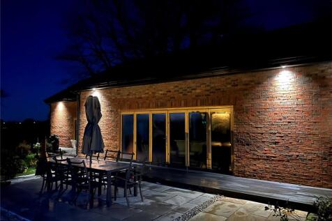 Annexe At Night