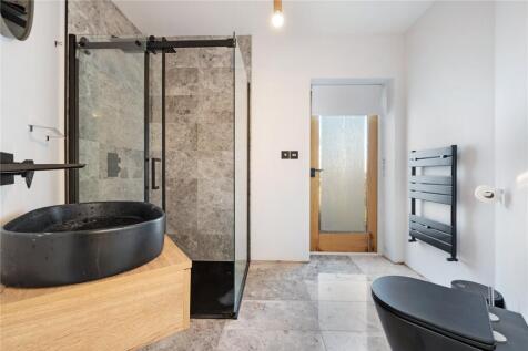Annexe Shower Room