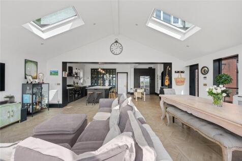 Lounge/Kitchen