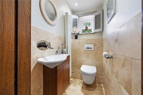 2pc Cloakroom