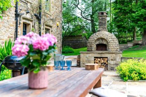 Garden/ Pizza Oven