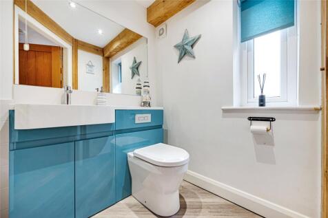 2pc Cloakroom