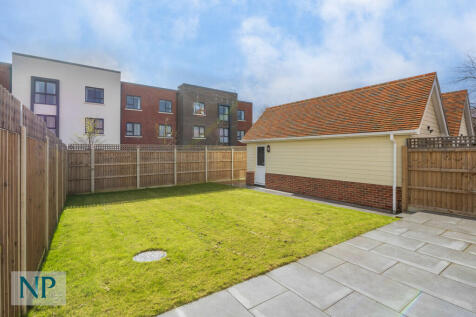 4 Coulson Gardens...