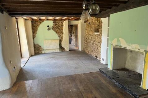 SITTING/DINING ROOM