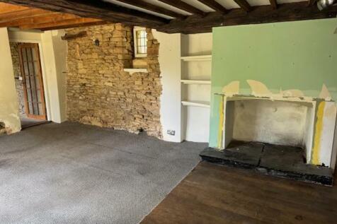 SITTING/DINING ROOM