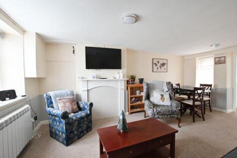 SITTING/DINING ROOM