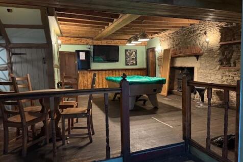 BACK BAR