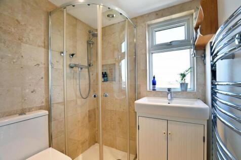 EN SUITE SHOWER ROOM