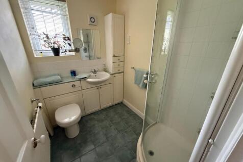 EN SUITE SHOWER ROOM